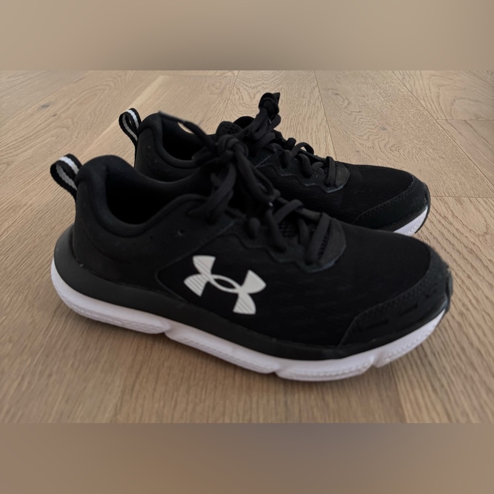 Women’s Under Armour Charged Assert 10 Running Shoe Sneaker - Size 6